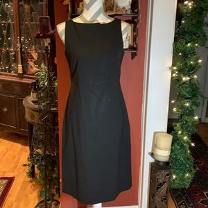 Banana Republic sz. 6 little black dress -sleeveless simple modest classic